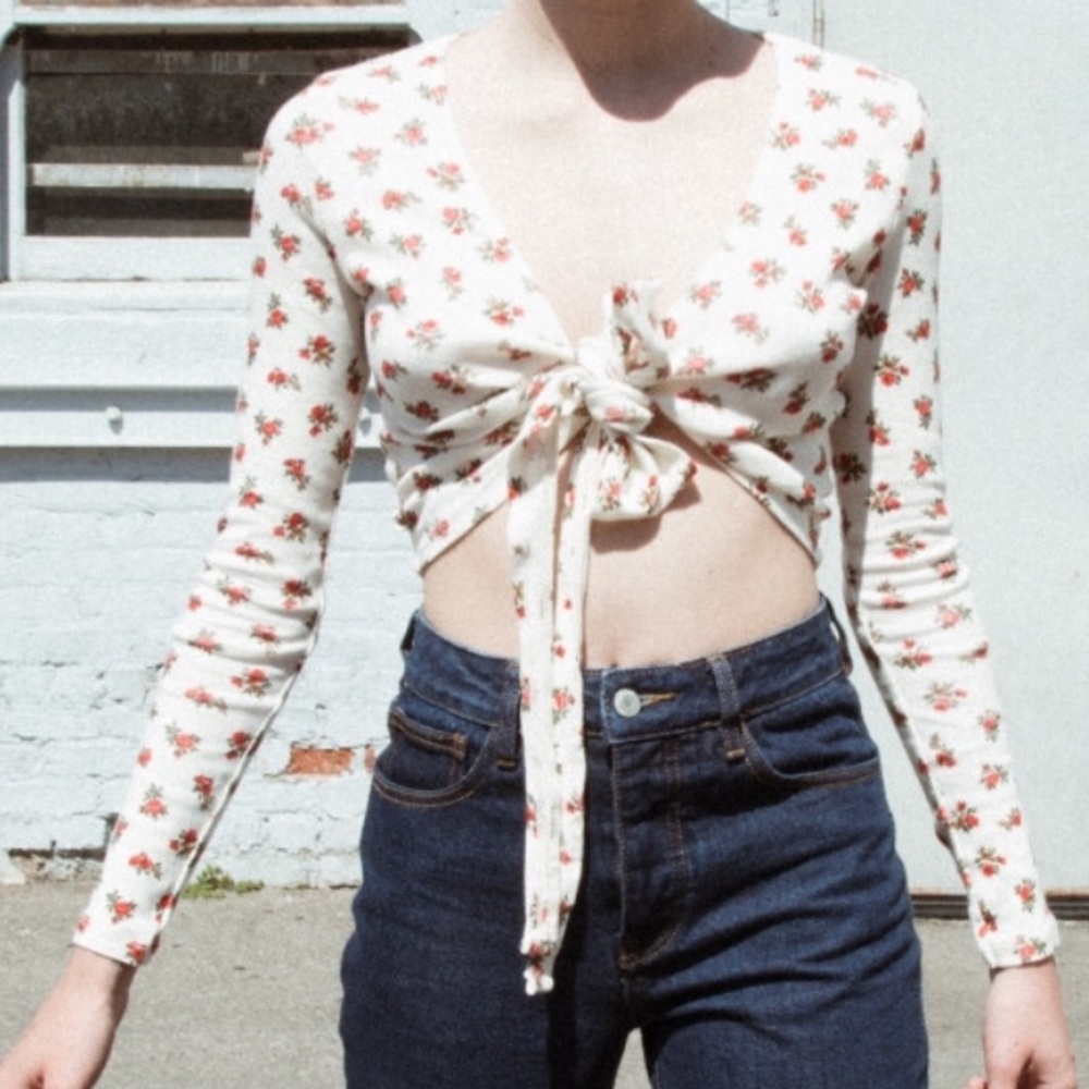 Brandy Melville Coco cream top with red roses